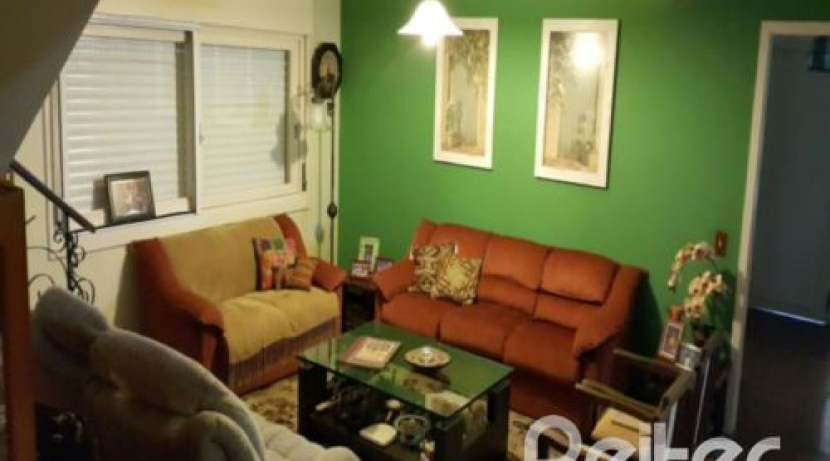 Casa à venda com 428m², 5 dormitórios, 4 suítes, 8 vagas, no bairro Vila Assunção em Porto Alegre