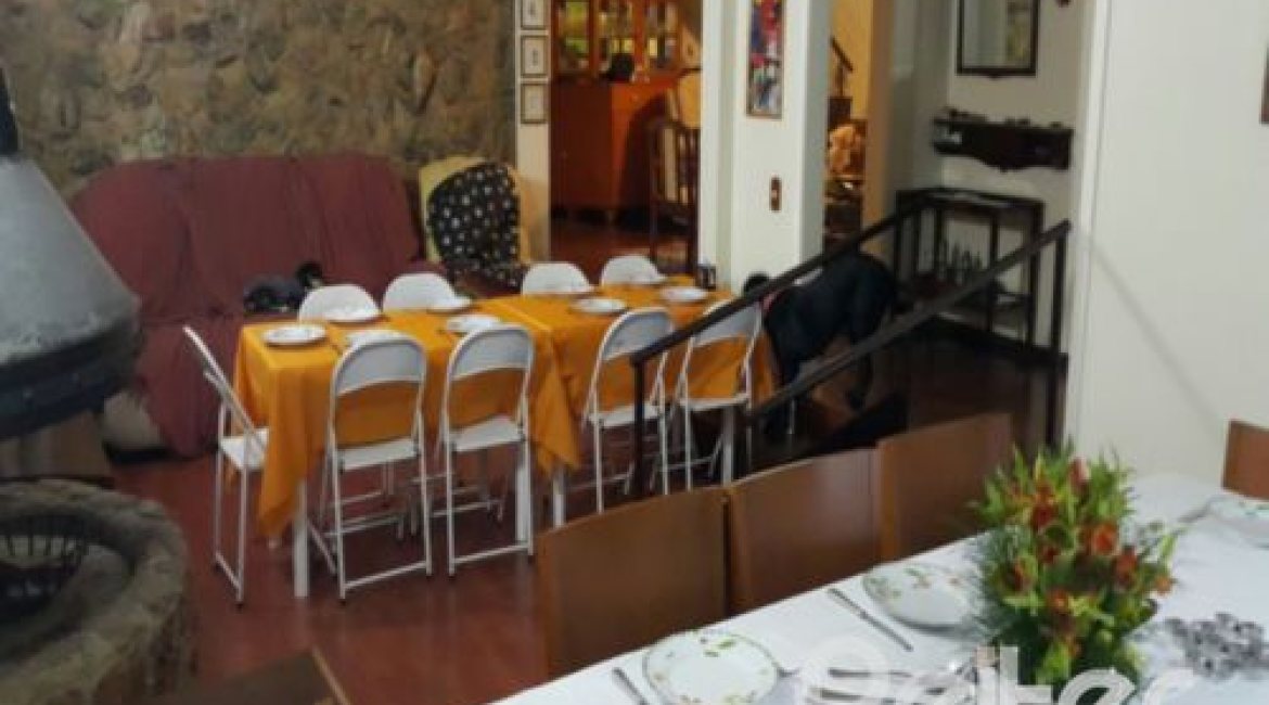 Casa à venda com 428m², 5 dormitórios, 4 suítes, 8 vagas, no bairro Vila Assunção em Porto Alegre