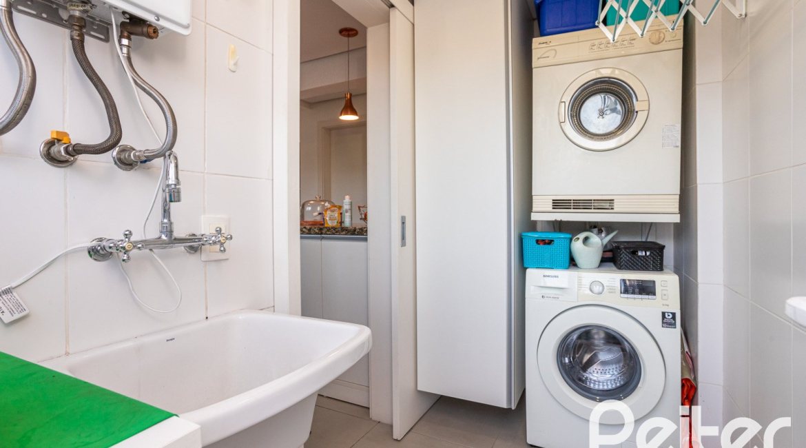 Apartamento à venda com 221m², 3 dormitórios, 3 suítes, 2 vagas, no bairro Tristeza em Porto Alegre