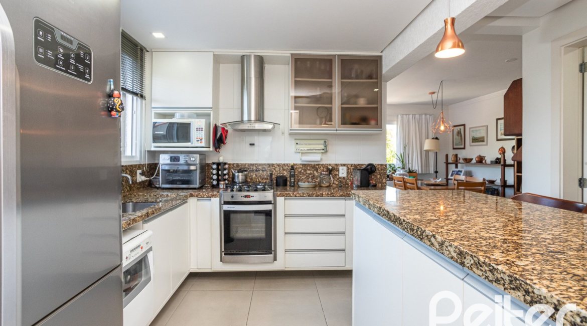 Apartamento à venda com 221m², 3 dormitórios, 3 suítes, 2 vagas, no bairro Tristeza em Porto Alegre
