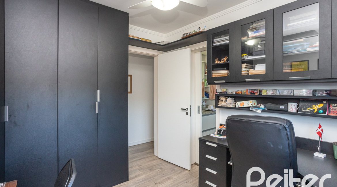 Apartamento à venda com 221m², 3 dormitórios, 3 suítes, 2 vagas, no bairro Tristeza em Porto Alegre