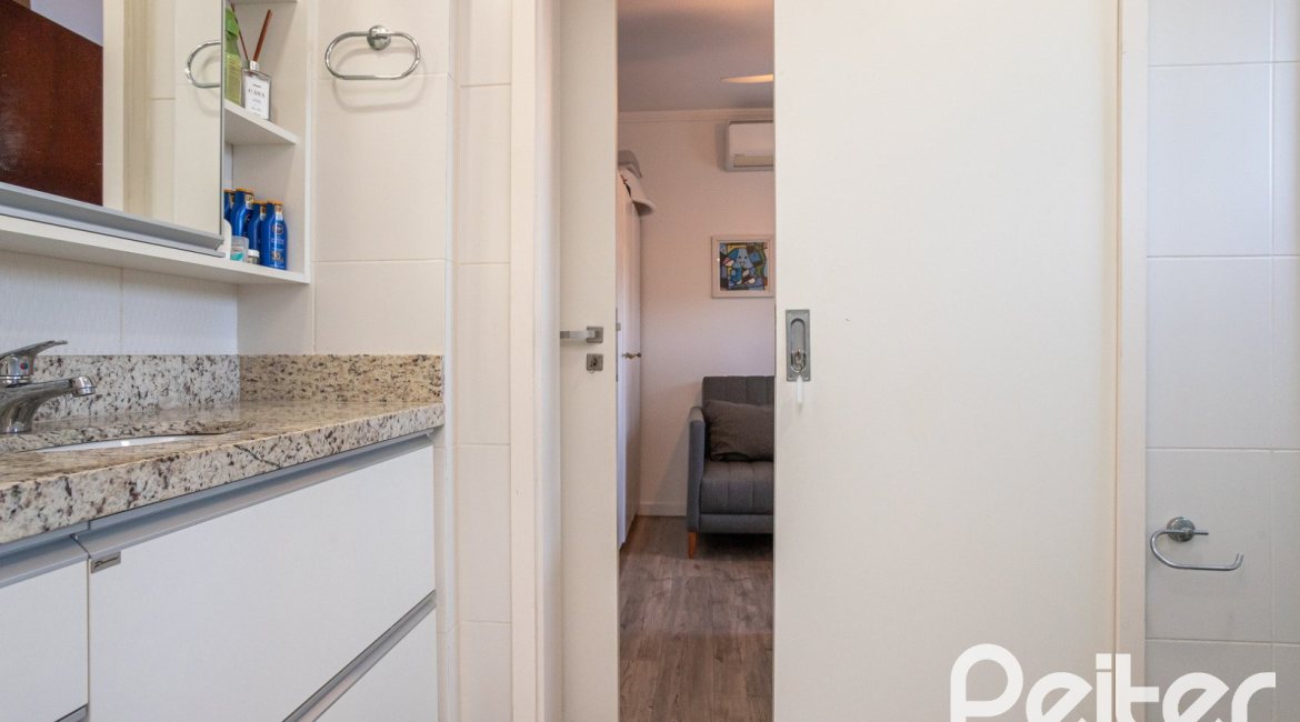 Apartamento à venda com 221m², 3 dormitórios, 3 suítes, 2 vagas, no bairro Tristeza em Porto Alegre