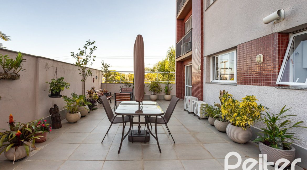 Apartamento à venda com 221m², 3 dormitórios, 3 suítes, 2 vagas, no bairro Tristeza em Porto Alegre