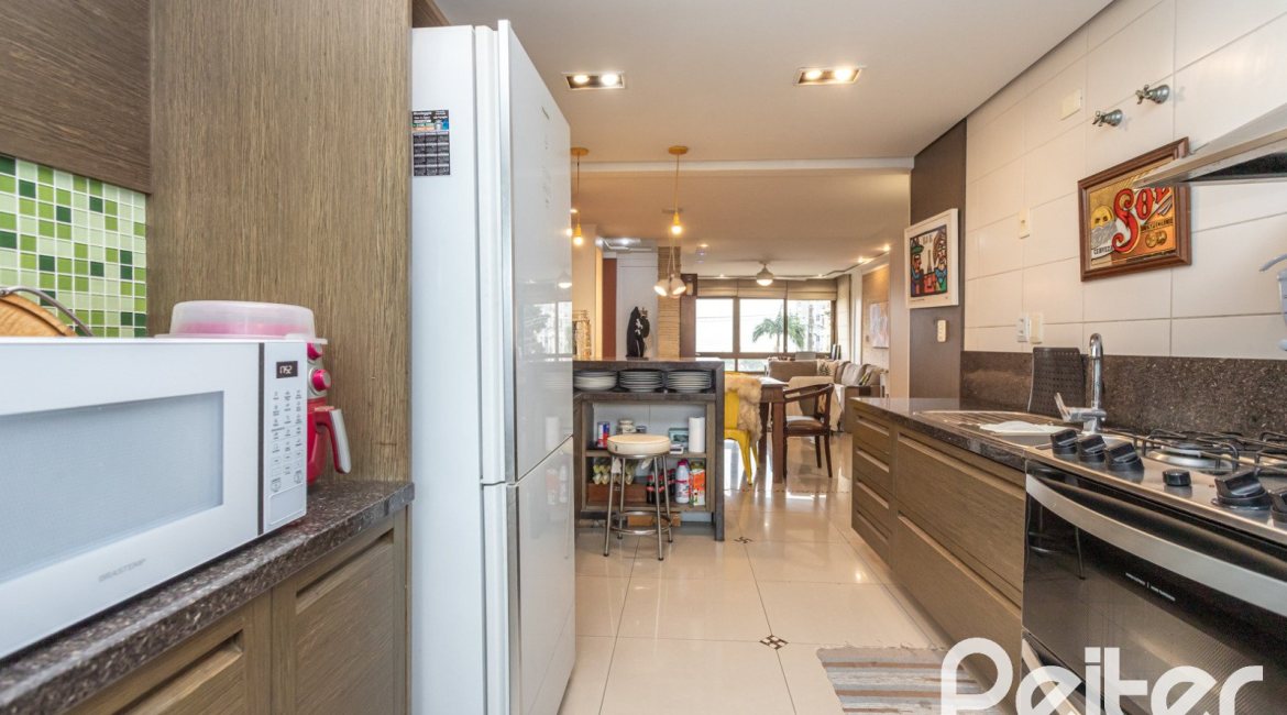 Apartamento à venda com 113m², 3 dormitórios, 1 suíte, 3 vagas, no bairro Tristeza em Porto Alegre