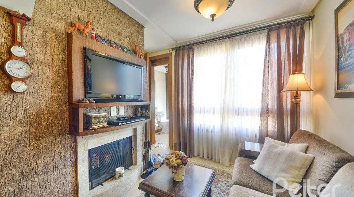 Casa em Condomínio à venda com 252m², 3 dormitórios, 1 suíte, 3 vagas, no bairro Tristeza em Porto Alegre