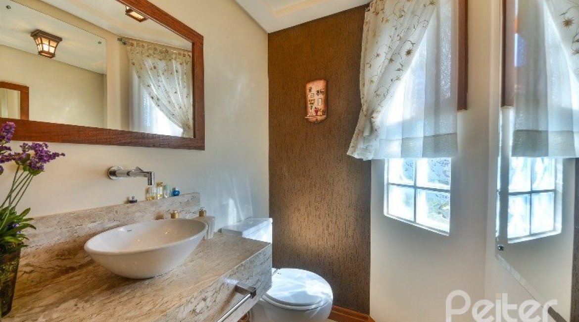 Casa em Condomínio à venda com 252m², 3 dormitórios, 1 suíte, 3 vagas, no bairro Tristeza em Porto Alegre