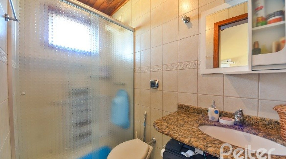 Casa em Condomínio à venda com 252m², 3 dormitórios, 1 suíte, 3 vagas, no bairro Tristeza em Porto Alegre