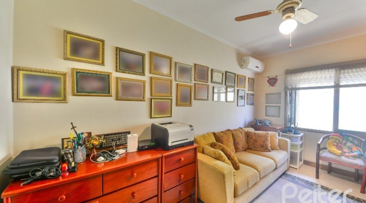 Casa em Condomínio à venda com 252m², 3 dormitórios, 1 suíte, 3 vagas, no bairro Tristeza em Porto Alegre