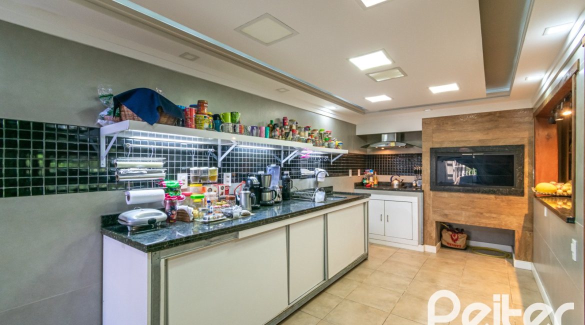 Casa à venda com 400m², 3 dormitórios, 2 suítes, 4 vagas, no bairro Jardim Isabel em Porto Alegre