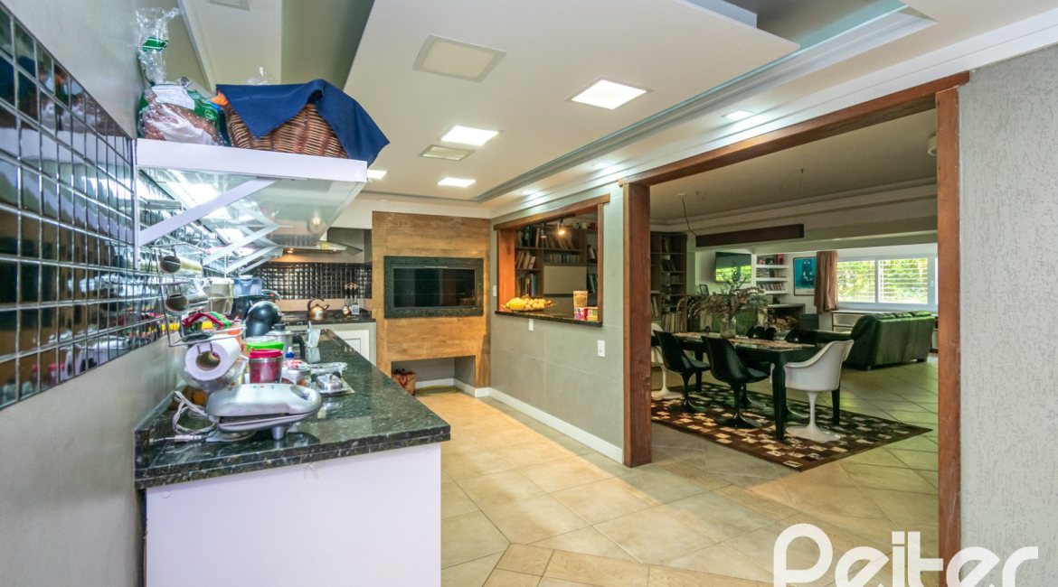 Casa à venda com 400m², 3 dormitórios, 2 suítes, 4 vagas, no bairro Jardim Isabel em Porto Alegre