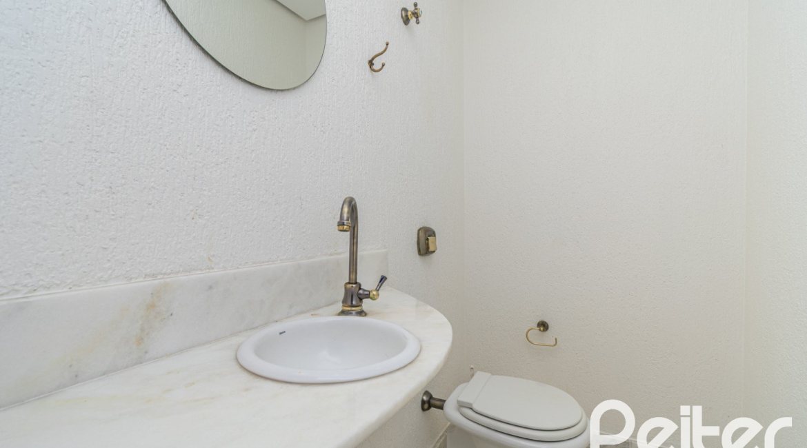 Casa à venda com 400m², 3 dormitórios, 2 suítes, 4 vagas, no bairro Jardim Isabel em Porto Alegre