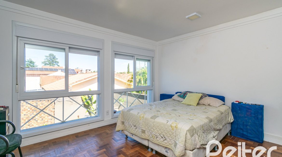 Casa à venda com 400m², 3 dormitórios, 2 suítes, 4 vagas, no bairro Jardim Isabel em Porto Alegre