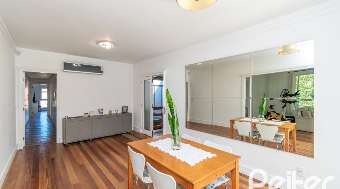 Casa à venda com 400m², 3 dormitórios, 2 suítes, 4 vagas, no bairro Jardim Isabel em Porto Alegre