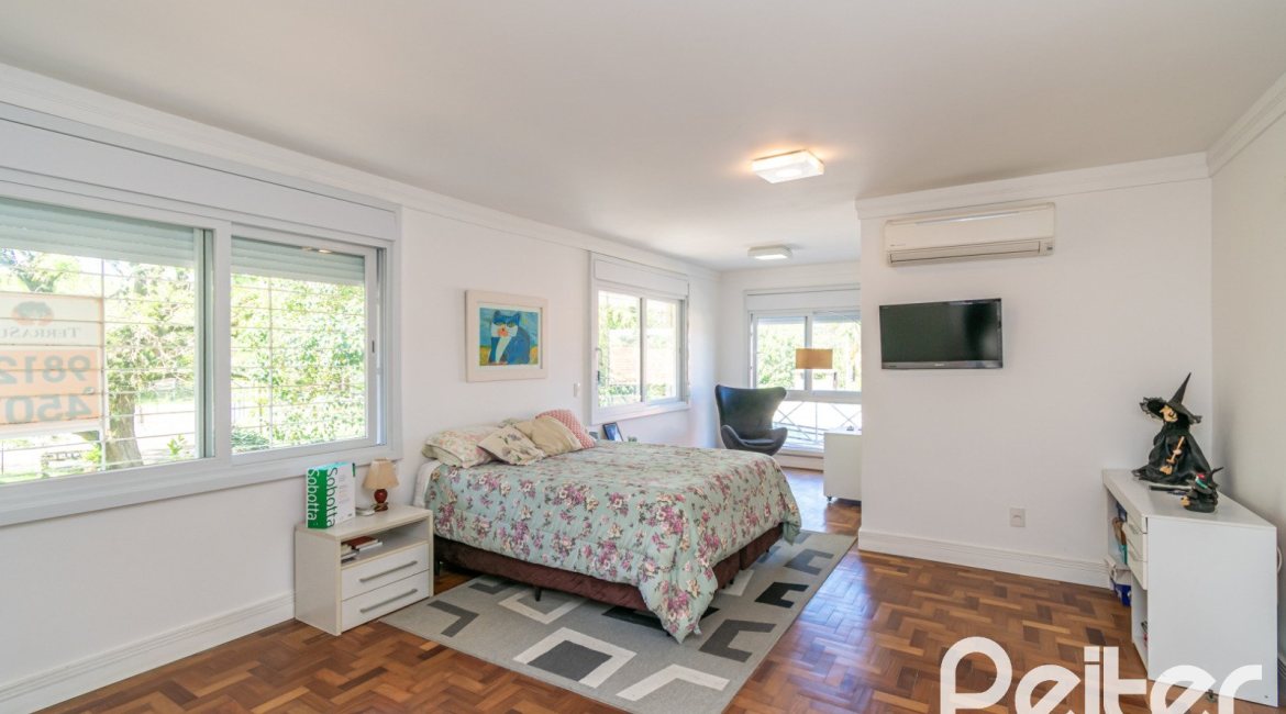 Casa à venda com 400m², 3 dormitórios, 2 suítes, 4 vagas, no bairro Jardim Isabel em Porto Alegre
