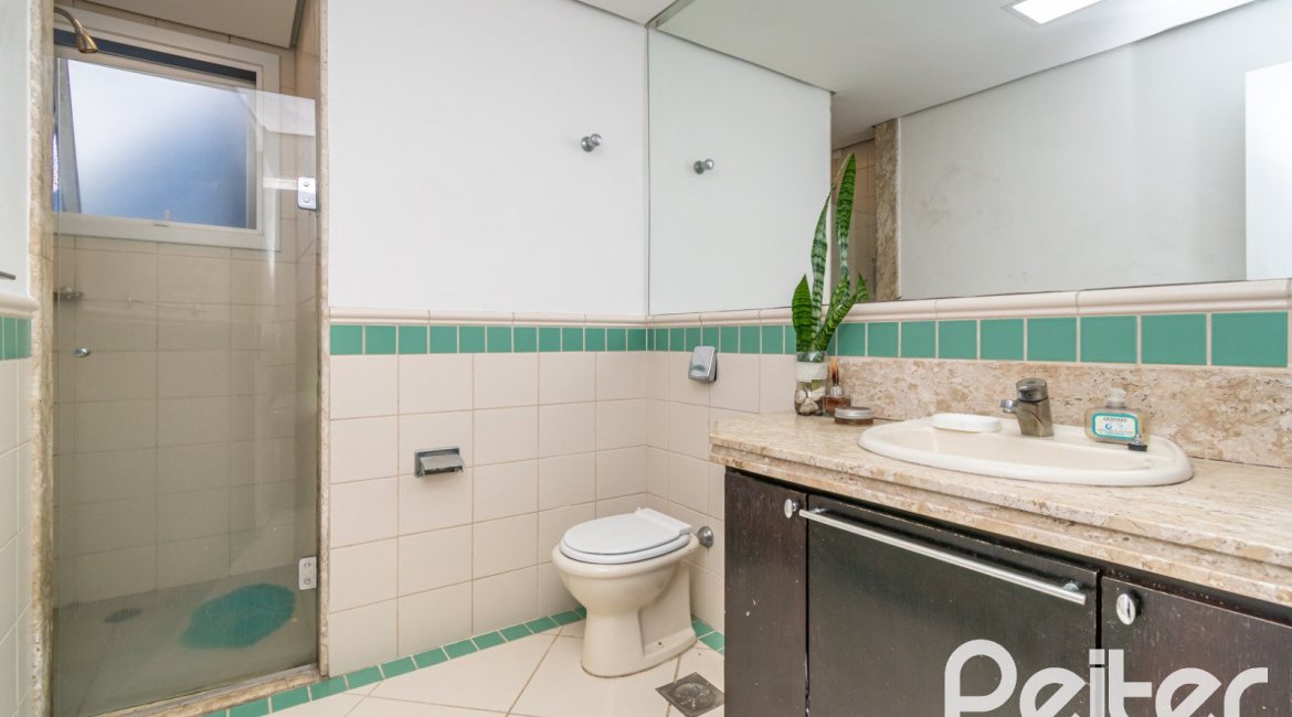 Casa à venda com 400m², 3 dormitórios, 2 suítes, 4 vagas, no bairro Jardim Isabel em Porto Alegre