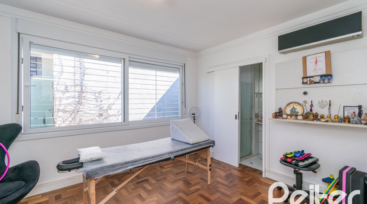 Casa à venda com 400m², 3 dormitórios, 2 suítes, 4 vagas, no bairro Jardim Isabel em Porto Alegre