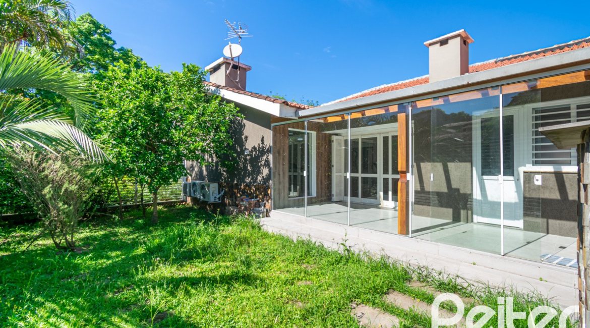 Casa à venda com 400m², 3 dormitórios, 2 suítes, 4 vagas, no bairro Jardim Isabel em Porto Alegre