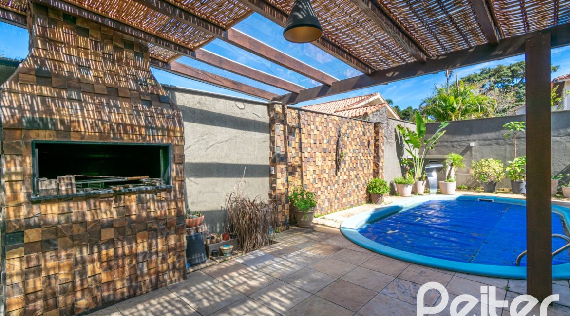 Casa à venda com 400m², 3 dormitórios, 2 suítes, 4 vagas, no bairro Jardim Isabel em Porto Alegre