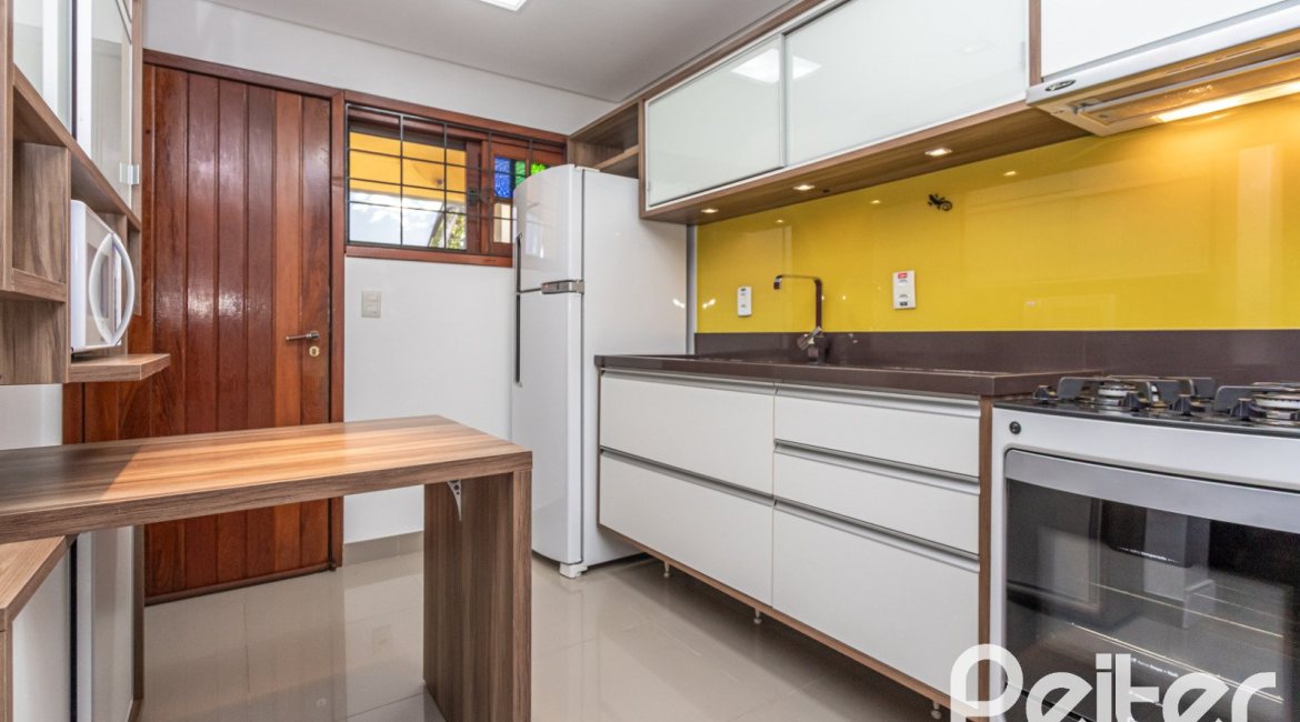 Casa em Condomínio à venda com 162m², 3 dormitórios, 2 suítes, 2 vagas, no bairro Tristeza em Porto Alegre