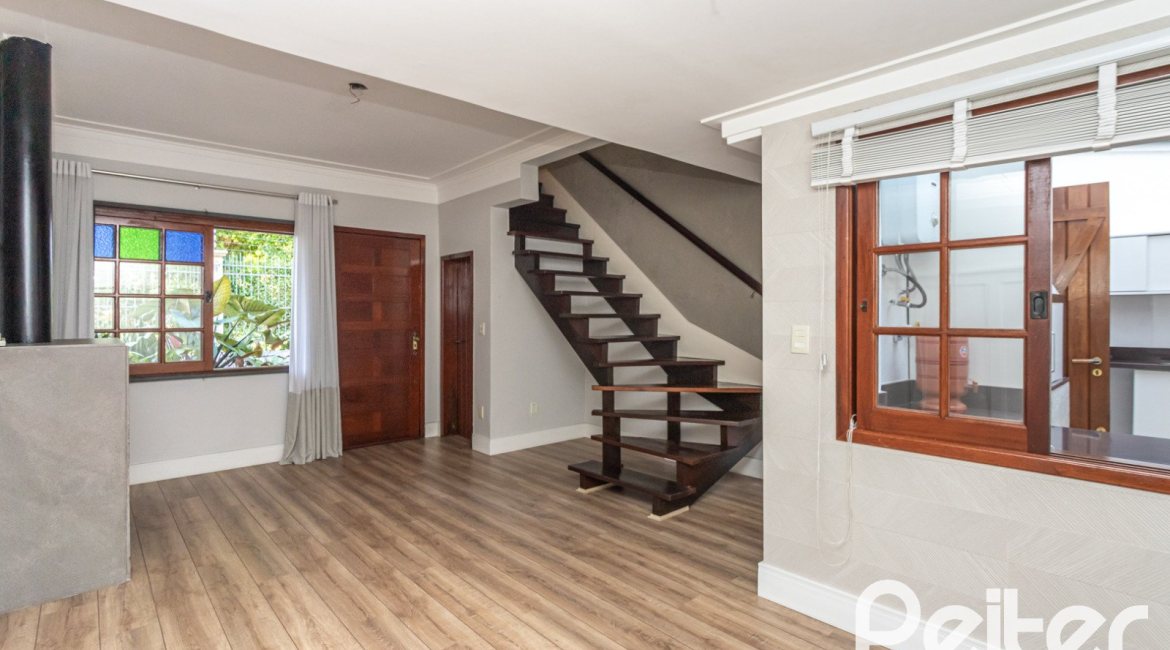 Casa em Condomínio à venda com 162m², 3 dormitórios, 2 suítes, 2 vagas, no bairro Tristeza em Porto Alegre