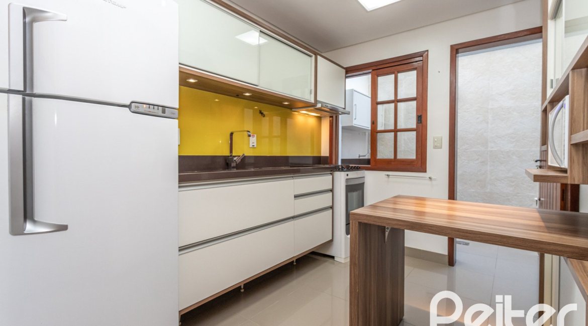 Casa em Condomínio à venda com 162m², 3 dormitórios, 2 suítes, 2 vagas, no bairro Tristeza em Porto Alegre