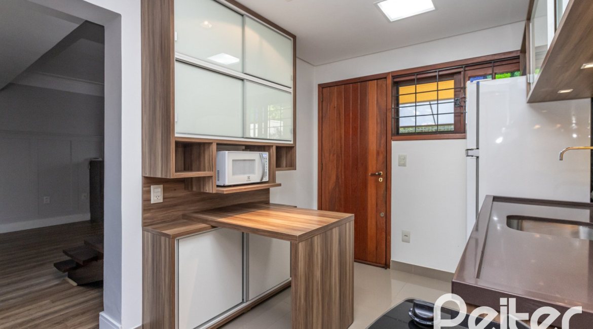 Casa em Condomínio à venda com 162m², 3 dormitórios, 2 suítes, 2 vagas, no bairro Tristeza em Porto Alegre