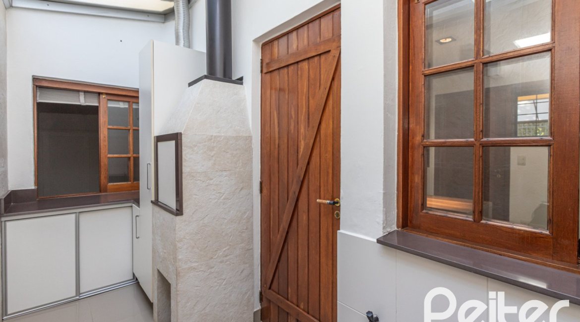 Casa em Condomínio à venda com 162m², 3 dormitórios, 2 suítes, 2 vagas, no bairro Tristeza em Porto Alegre