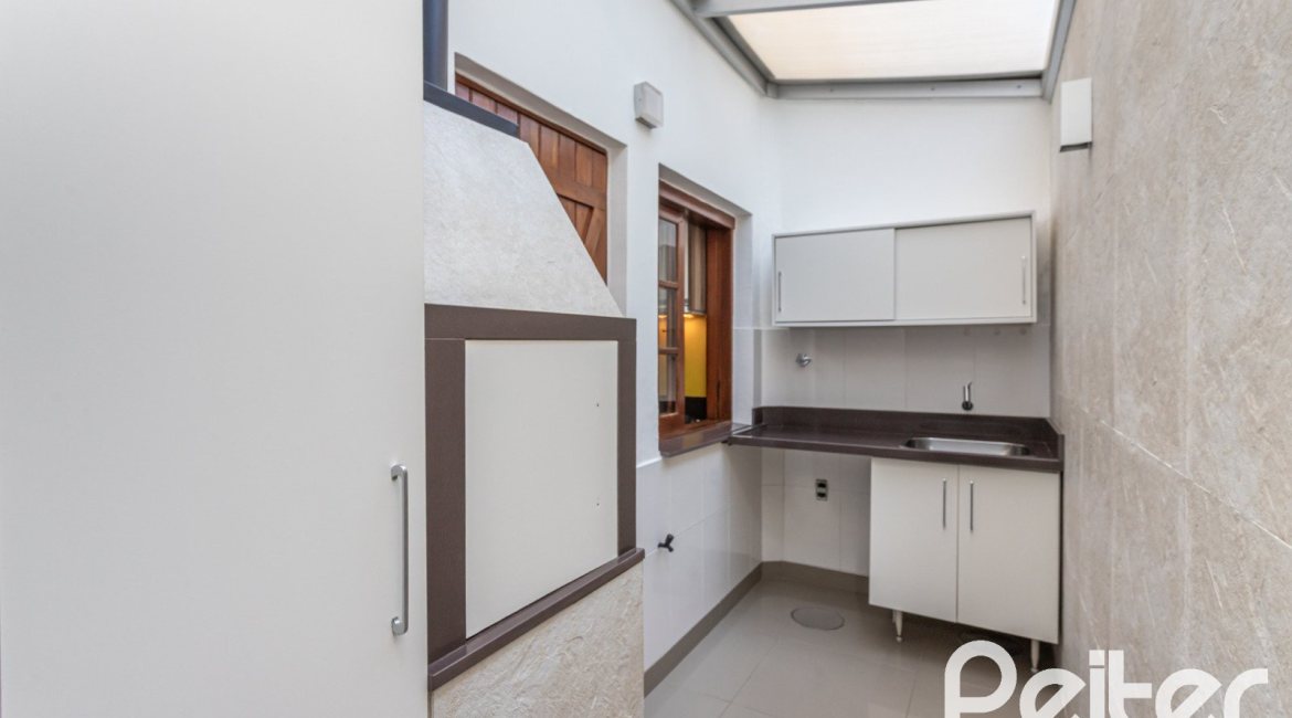 Casa em Condomínio à venda com 162m², 3 dormitórios, 2 suítes, 2 vagas, no bairro Tristeza em Porto Alegre