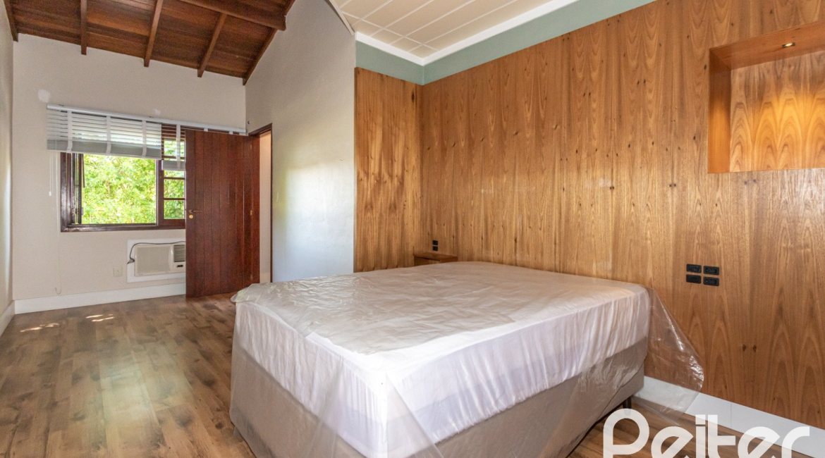 Casa em Condomínio à venda com 162m², 3 dormitórios, 2 suítes, 2 vagas, no bairro Tristeza em Porto Alegre