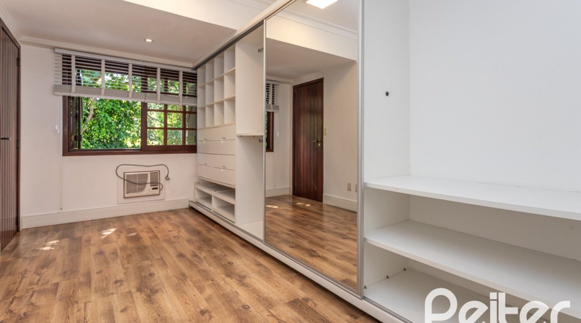 Casa em Condomínio à venda com 162m², 3 dormitórios, 2 suítes, 2 vagas, no bairro Tristeza em Porto Alegre