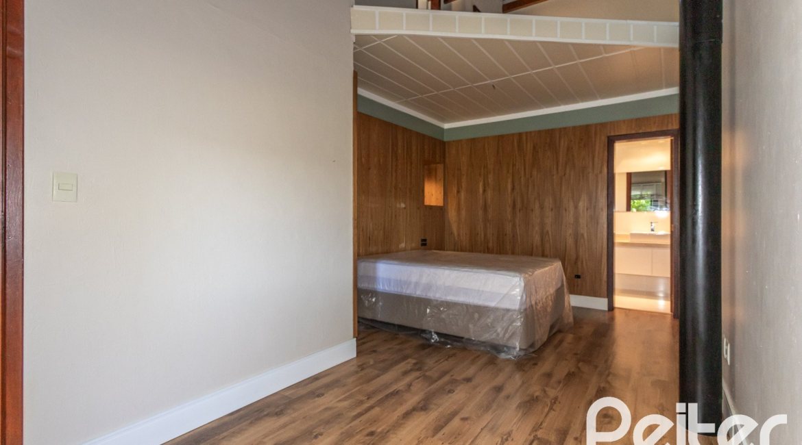 Casa em Condomínio à venda com 162m², 3 dormitórios, 2 suítes, 2 vagas, no bairro Tristeza em Porto Alegre