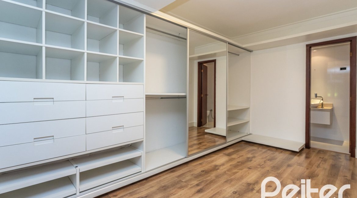 Casa em Condomínio à venda com 162m², 3 dormitórios, 2 suítes, 2 vagas, no bairro Tristeza em Porto Alegre