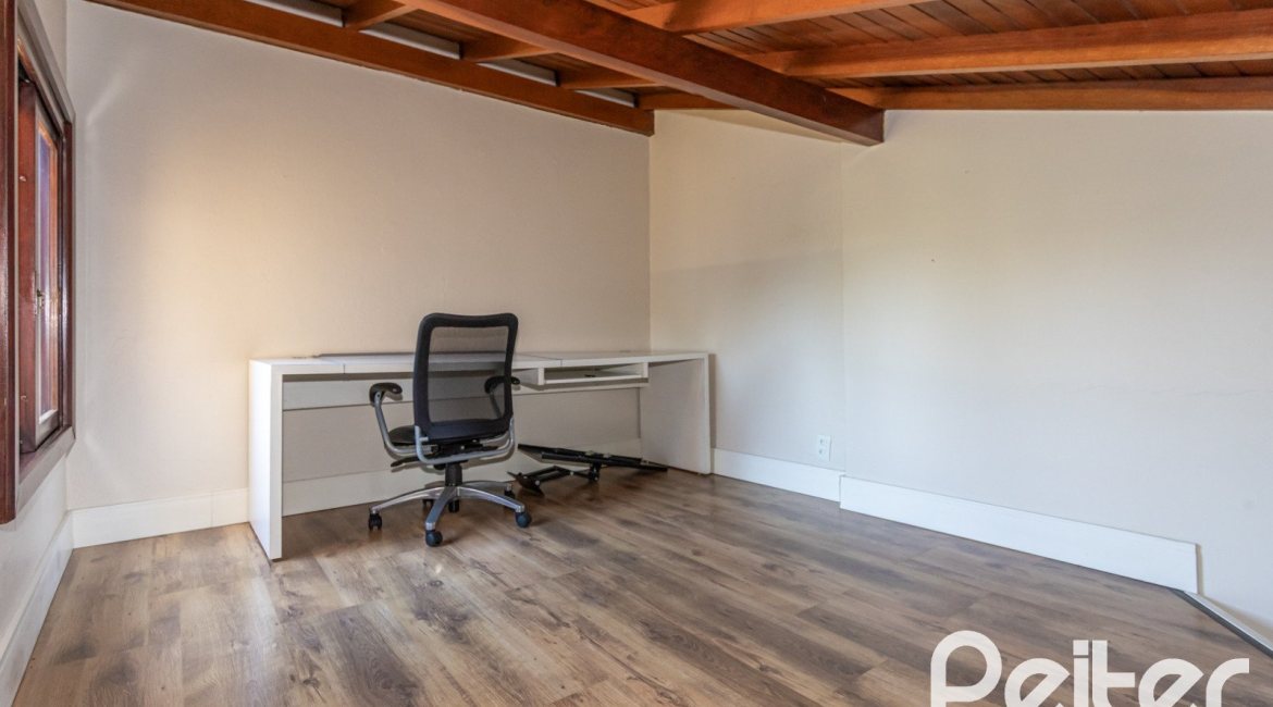 Casa em Condomínio à venda com 162m², 3 dormitórios, 2 suítes, 2 vagas, no bairro Tristeza em Porto Alegre