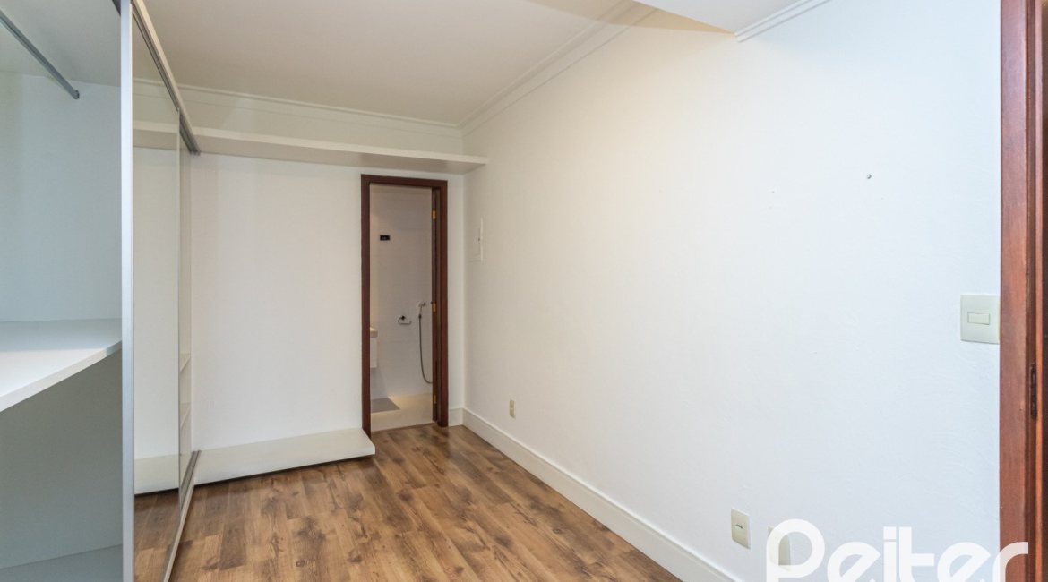 Casa em Condomínio à venda com 162m², 3 dormitórios, 2 suítes, 2 vagas, no bairro Tristeza em Porto Alegre