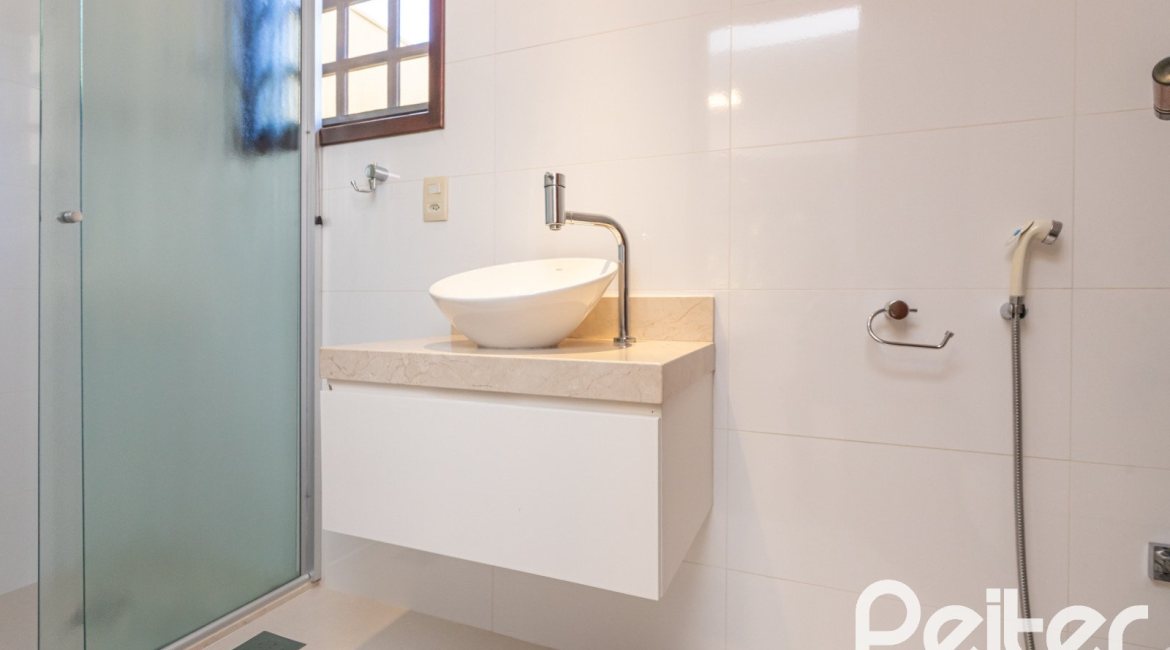 Casa em Condomínio à venda com 162m², 3 dormitórios, 2 suítes, 2 vagas, no bairro Tristeza em Porto Alegre