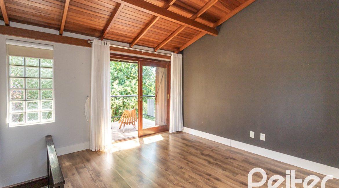 Casa em Condomínio à venda com 162m², 3 dormitórios, 2 suítes, 2 vagas, no bairro Tristeza em Porto Alegre