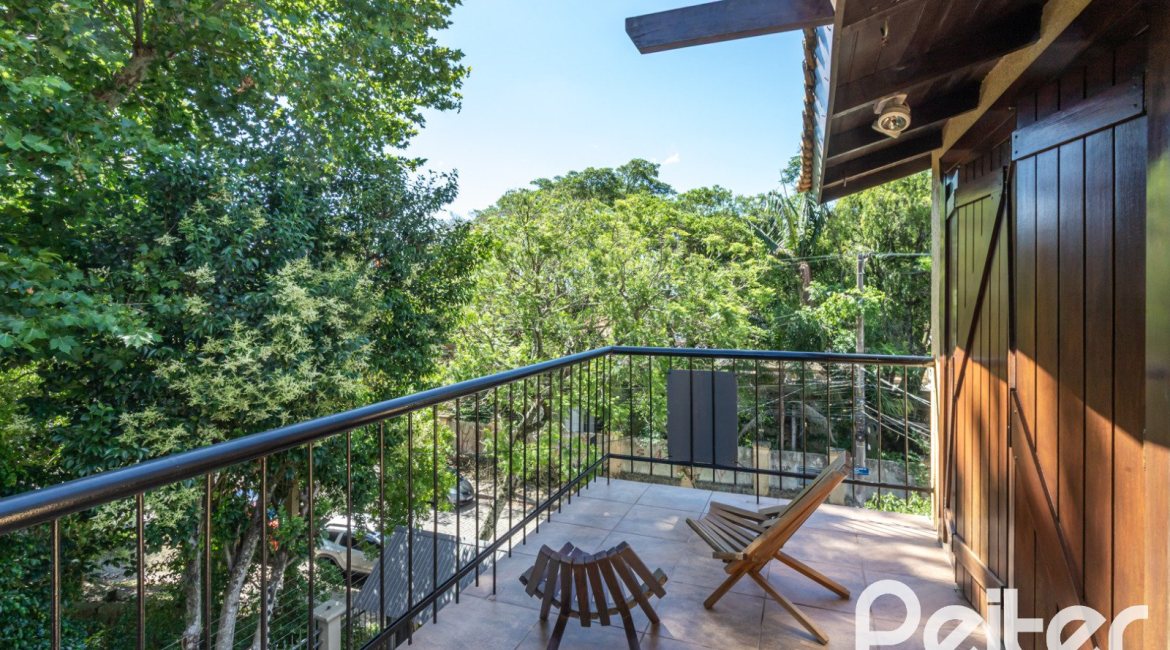 Casa em Condomínio à venda com 162m², 3 dormitórios, 2 suítes, 2 vagas, no bairro Tristeza em Porto Alegre