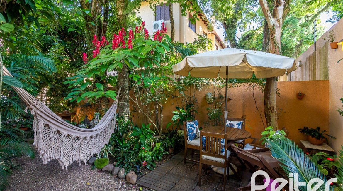 Casa em Condomínio à venda com 380m², 4 dormitórios, 2 suítes, 3 vagas, no bairro Tristeza em PORTO ALEGRE