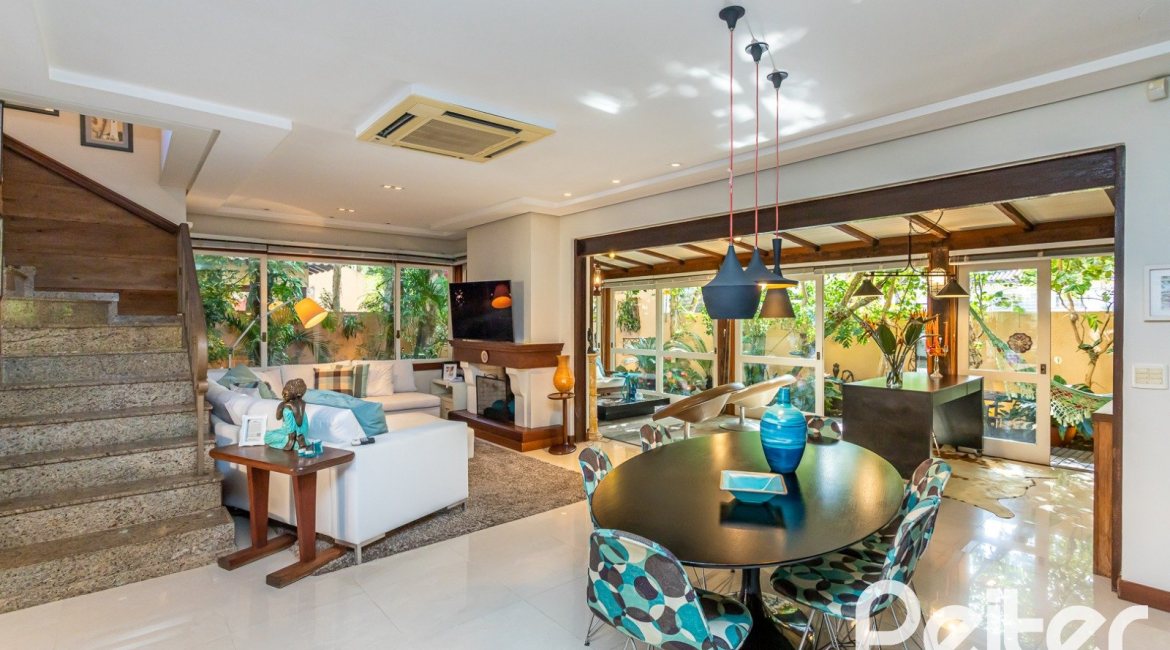 Casa em Condomínio à venda com 380m², 4 dormitórios, 2 suítes, 3 vagas, no bairro Tristeza em PORTO ALEGRE