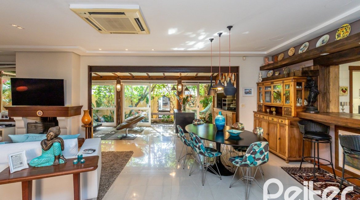 Casa em Condomínio à venda com 380m², 4 dormitórios, 2 suítes, 3 vagas, no bairro Tristeza em PORTO ALEGRE