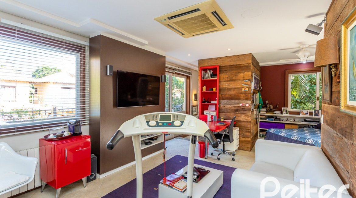 Casa em Condomínio à venda com 380m², 4 dormitórios, 2 suítes, 3 vagas, no bairro Tristeza em PORTO ALEGRE