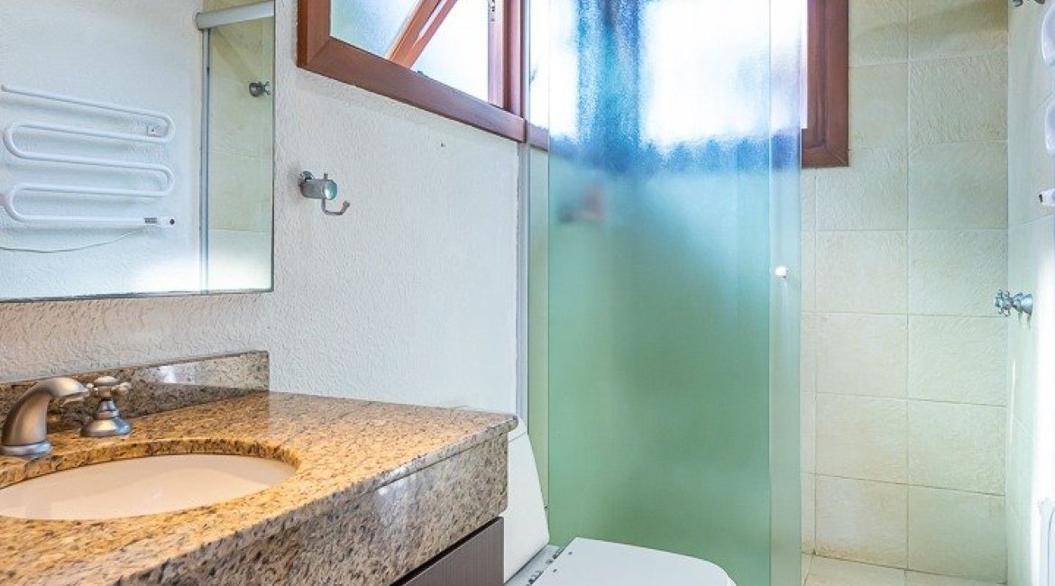 Casa em Condomínio à venda com 380m², 4 dormitórios, 2 suítes, 3 vagas, no bairro Tristeza em PORTO ALEGRE