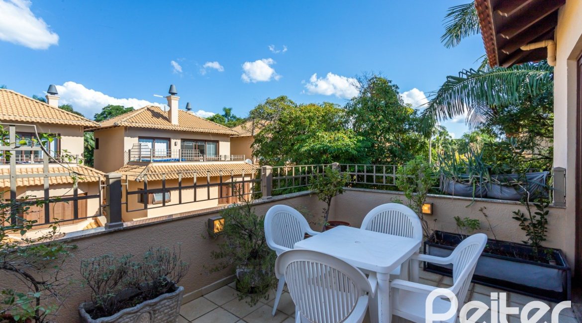 Casa em Condomínio à venda com 380m², 4 dormitórios, 2 suítes, 3 vagas, no bairro Tristeza em PORTO ALEGRE