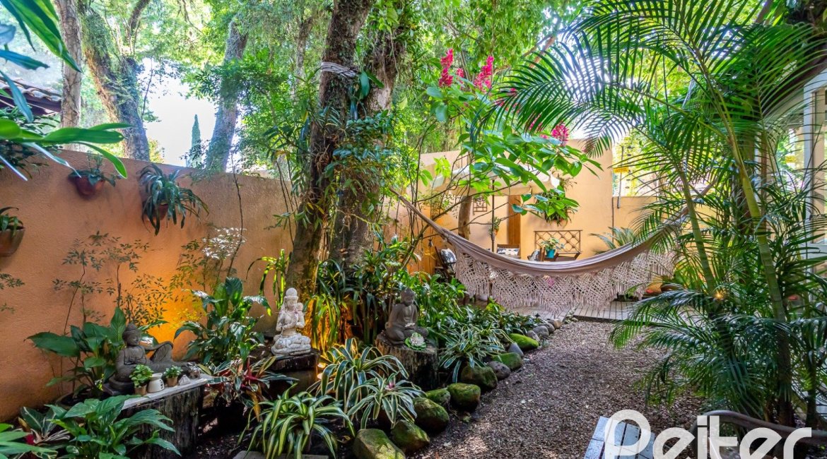 Casa em Condomínio à venda com 380m², 4 dormitórios, 2 suítes, 3 vagas, no bairro Tristeza em PORTO ALEGRE