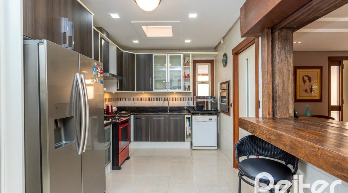 Casa em Condomínio à venda com 380m², 4 dormitórios, 2 suítes, 3 vagas, no bairro Tristeza em PORTO ALEGRE