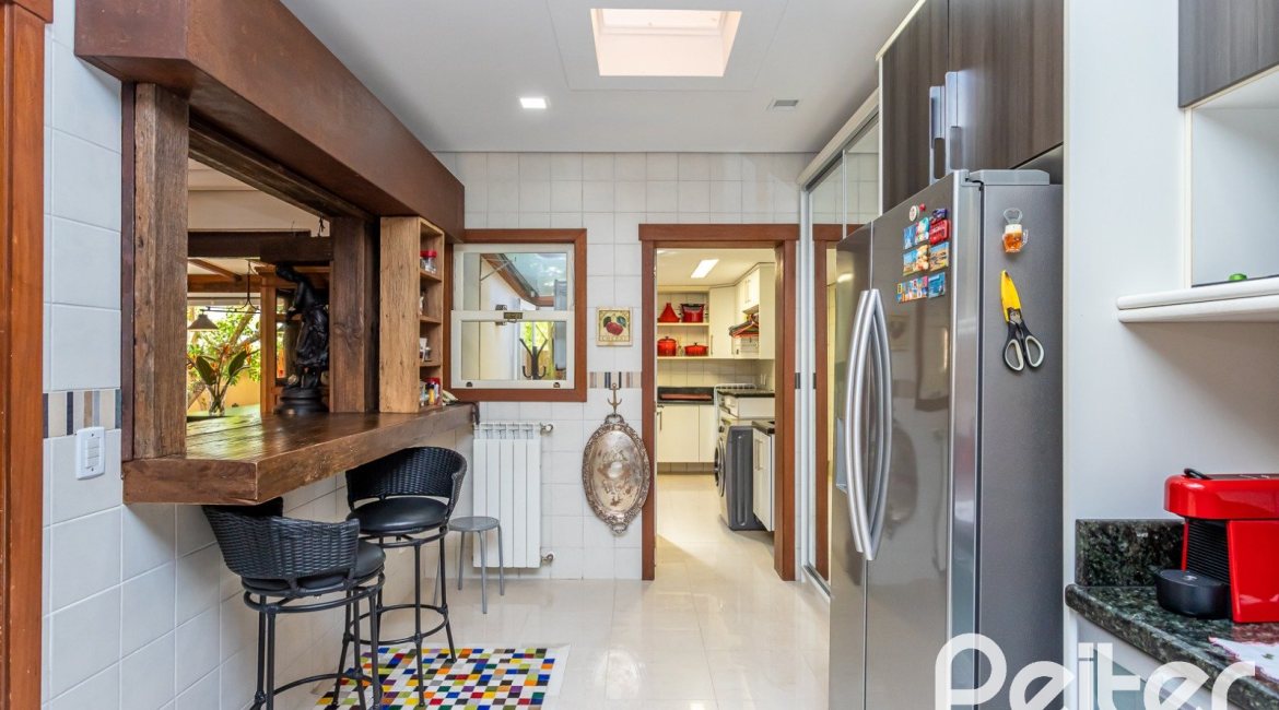 Casa em Condomínio à venda com 380m², 4 dormitórios, 2 suítes, 3 vagas, no bairro Tristeza em PORTO ALEGRE