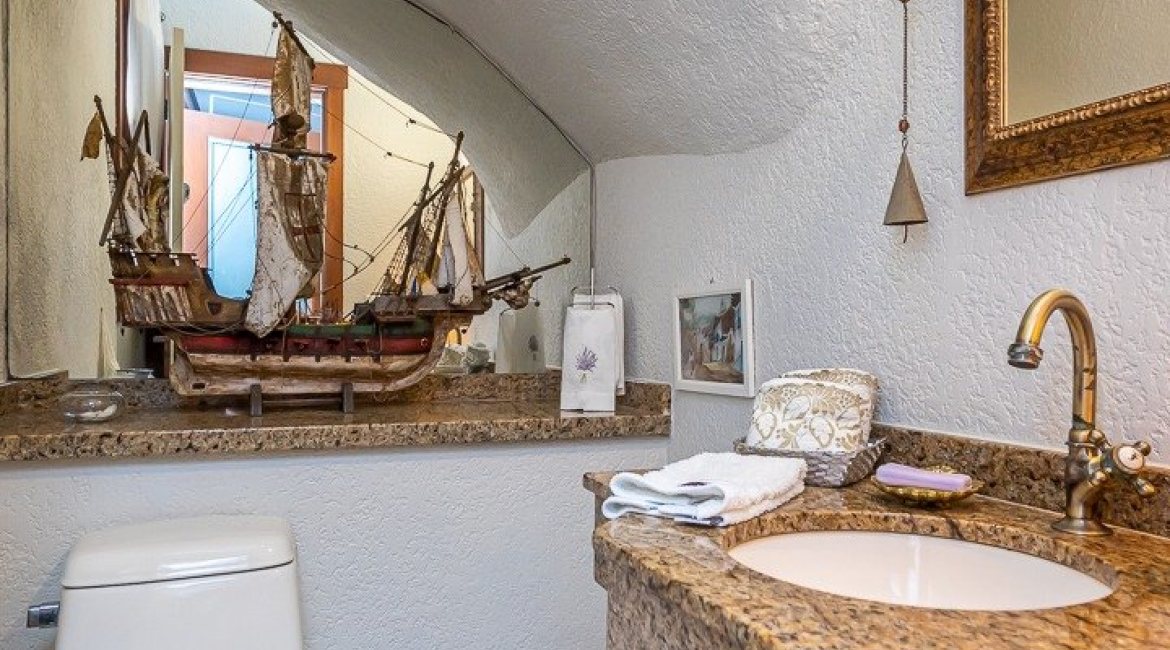 Casa em Condomínio à venda com 380m², 4 dormitórios, 2 suítes, 3 vagas, no bairro Tristeza em PORTO ALEGRE