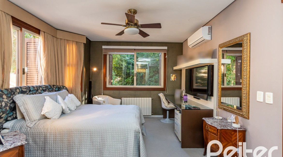 Casa em Condomínio à venda com 380m², 4 dormitórios, 2 suítes, 3 vagas, no bairro Tristeza em PORTO ALEGRE