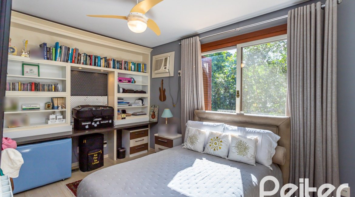 Casa em Condomínio à venda com 380m², 4 dormitórios, 2 suítes, 3 vagas, no bairro Tristeza em PORTO ALEGRE