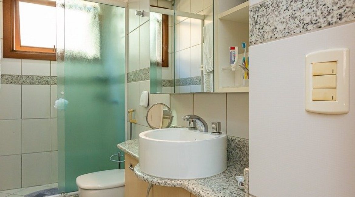 Casa em Condomínio à venda com 380m², 4 dormitórios, 2 suítes, 3 vagas, no bairro Tristeza em PORTO ALEGRE